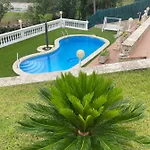 4 Bed - Sleeps 8 - Pool - Hottub - Garden * Girona