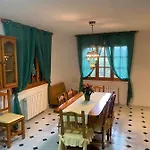 4 Bed - Sleeps 8 - Pool - Hottub - Garden * Girona