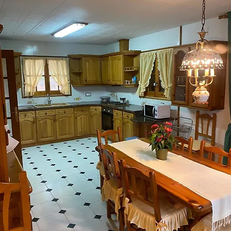 Charming 8-bed In خيرونا