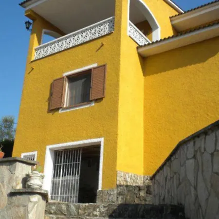 4 Bed - Sleeps 8 - Pool - Hottub - Garden * Gerona