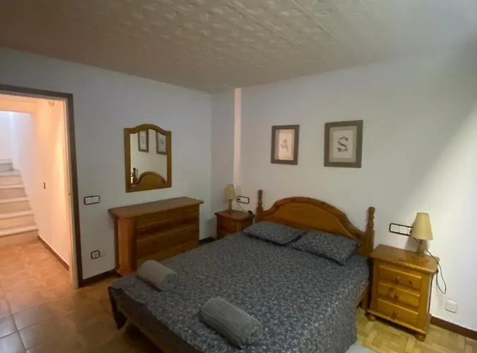 فيلة 4 Bed - Sleeps 8 - Pool - Hottub - Garden