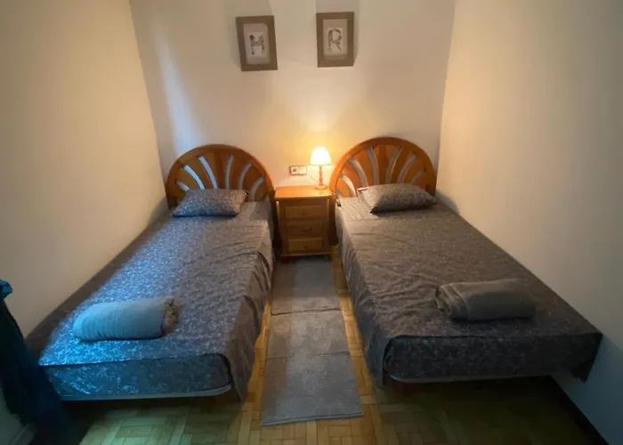 فيلة 4 Bed - Sleeps 8 - Pool - Hottub - Garden